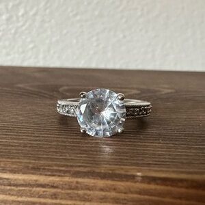 Elegant Silver Ring with Clear Gemstone
